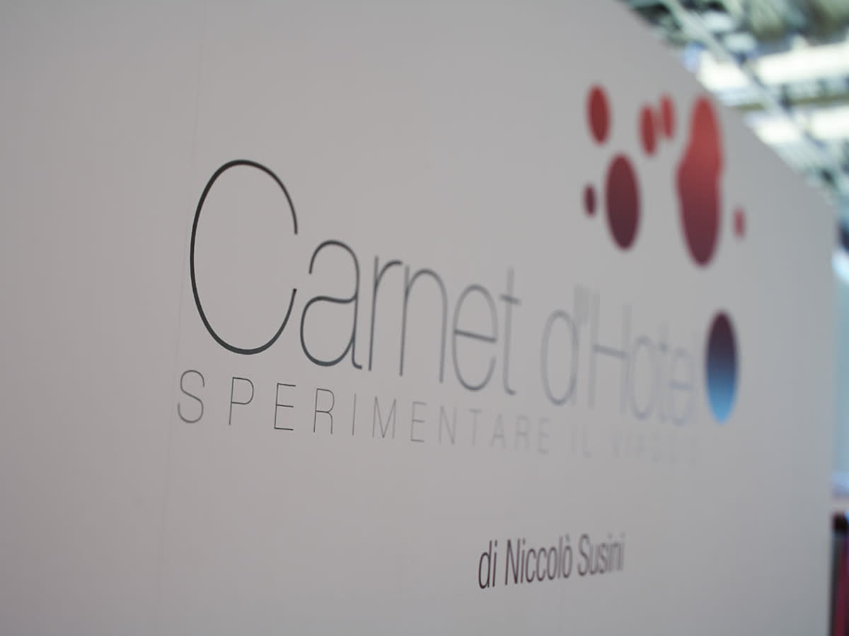 L’insegna della mostra: Carnet d’Hôtel, sperimentare l’ospitalità.
